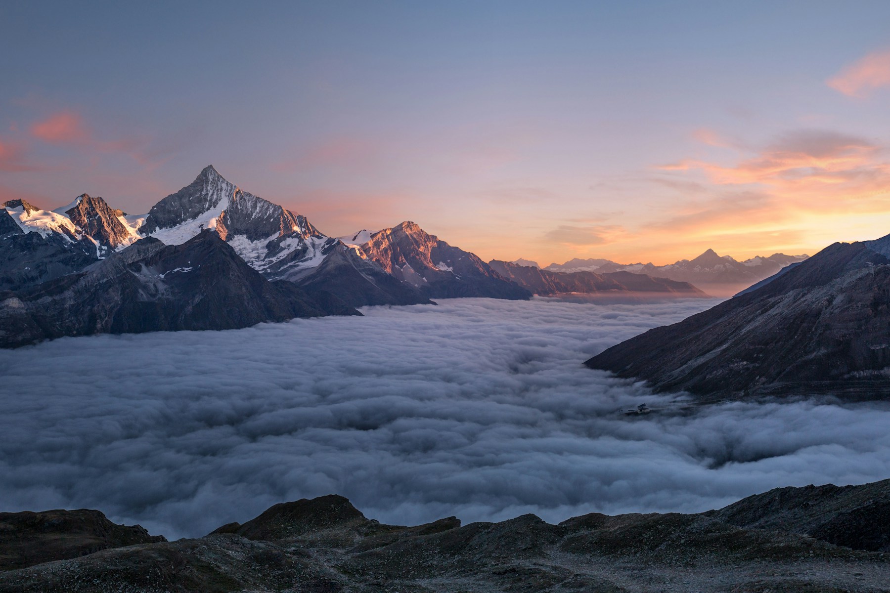 Berggipfel im Tageslicht